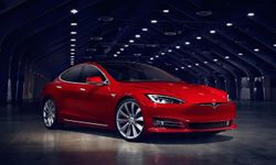 Tesla 55 bin aracını geri çağıracak