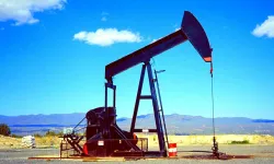İran'da hedef günlük 4 milyon varil petrol üretimi