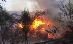 Çorum'da ahşap ev küle döndü