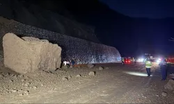 Zonguldak-Ankara kara yolundaki heyelan ulaşımı aksattı