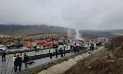 Çorum'da yolcu otobüsü kamyona çarptı: 2 ölü