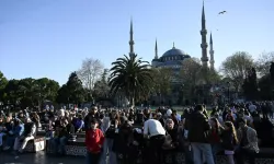 İstanbul'da tarihi noktalarda yoğunluk: Vatandaşlar turistik yerleri gezdi