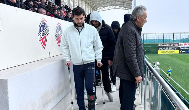 Trabzonspor’un oyuncusu koltuk değnekleriyle ortaya çıktı