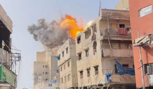 Soykırımcı İsrail ordusundan Refah'a hava saldırısı