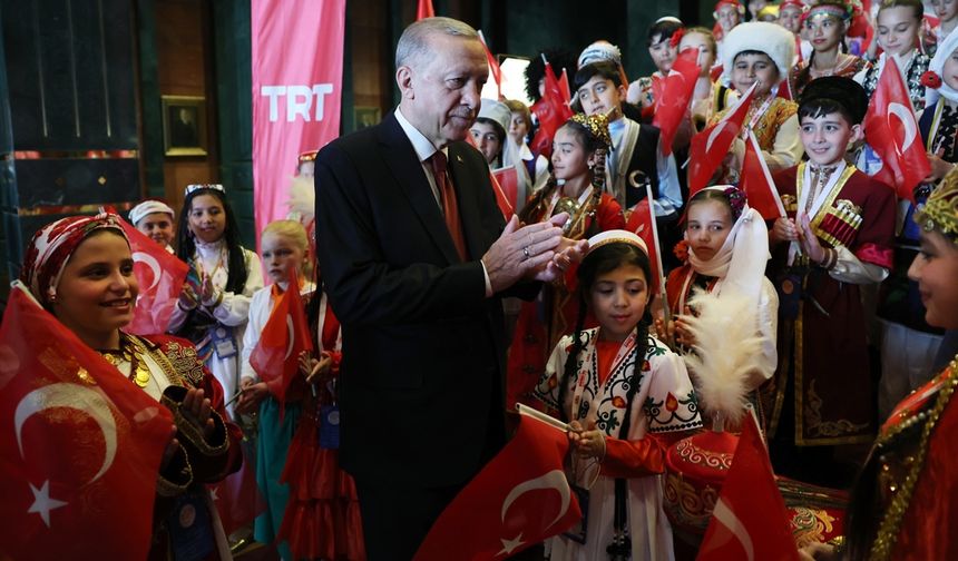 Külliye'de 23 Nisan coşkusu! Cumhurbaşkanı Erdoğan, çocuklarla bir araya geldi